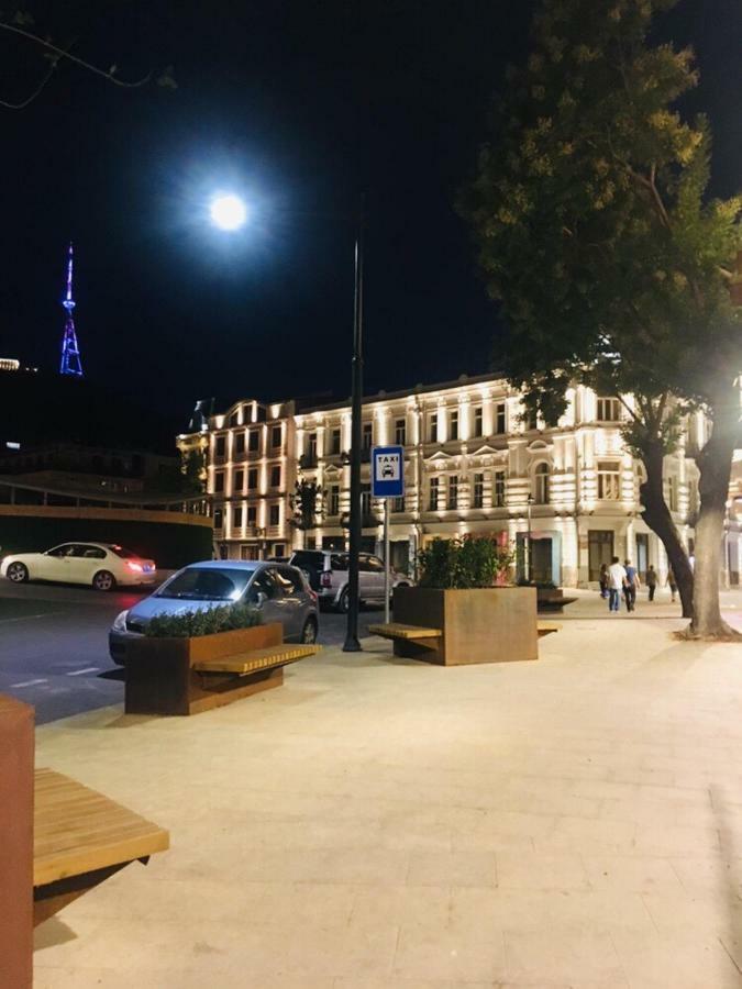 Beautiful Apartment On Atoneli Tbilisi Bagian luar foto